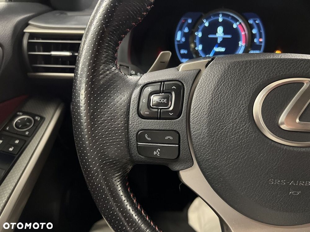 Lexus IS 200t F Sport - 32