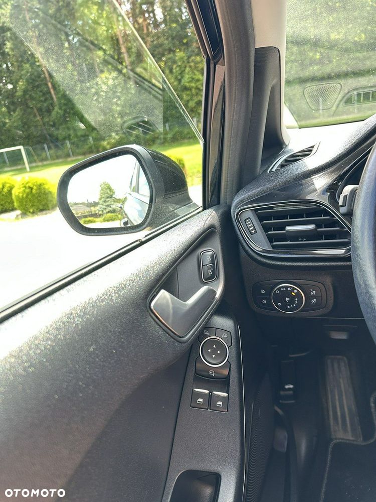 Ford Fiesta - 23