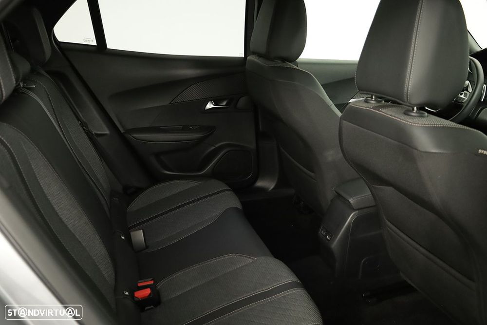 Peugeot 2008 1.2 PureTech Allure EAT8 - 23