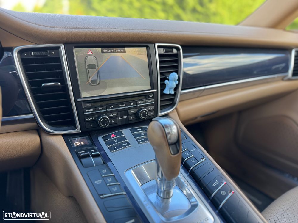 Porsche Panamera 4 PDK Platinum Edition - 18