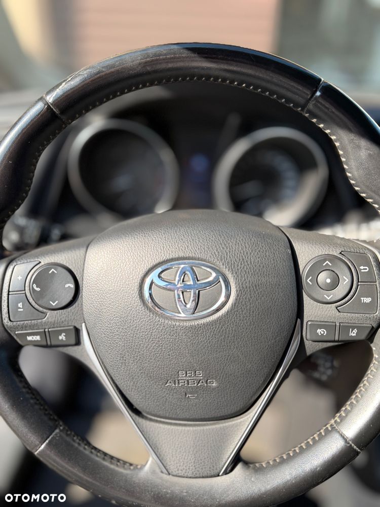 Toyota Auris 1.6 D-4D Prestige - 17