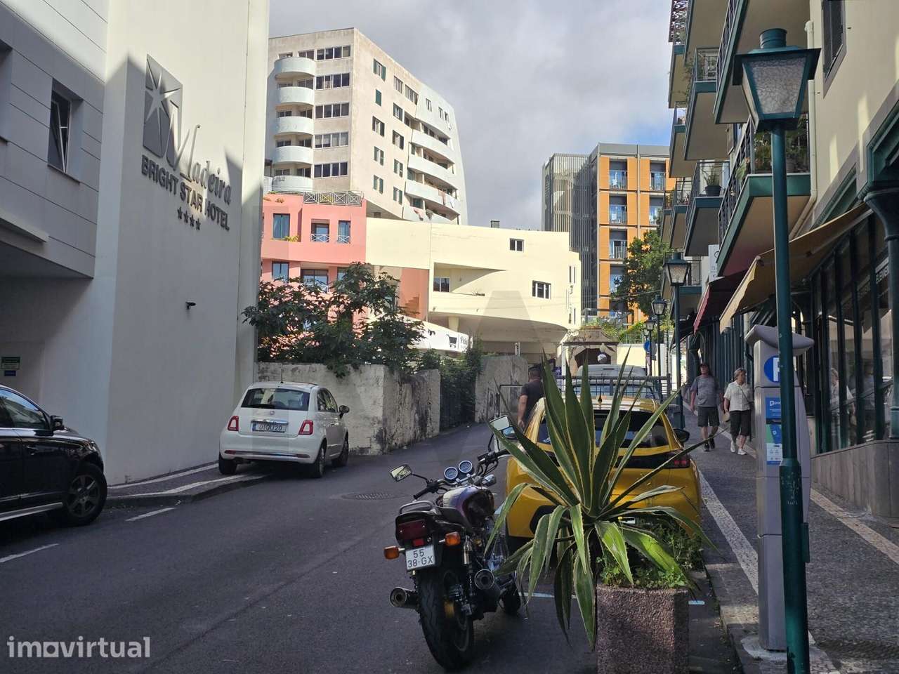 Loja agradável, situada na Rua Princesa D. Amélia, com uma área bruta - Grande imagem: 4/28