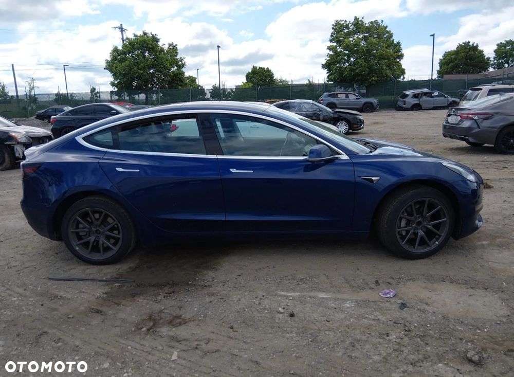 Tesla Model 3 - 6