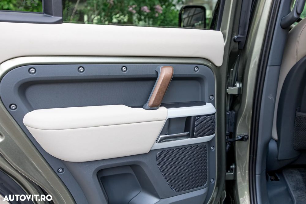 Land Rover Defender 110 3.0D 300 MHEV Hard Top SE - 29