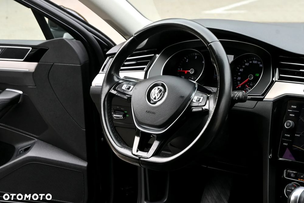 Volkswagen Passat 2.0 TDI SCR 4Motion DDG Highline - 25