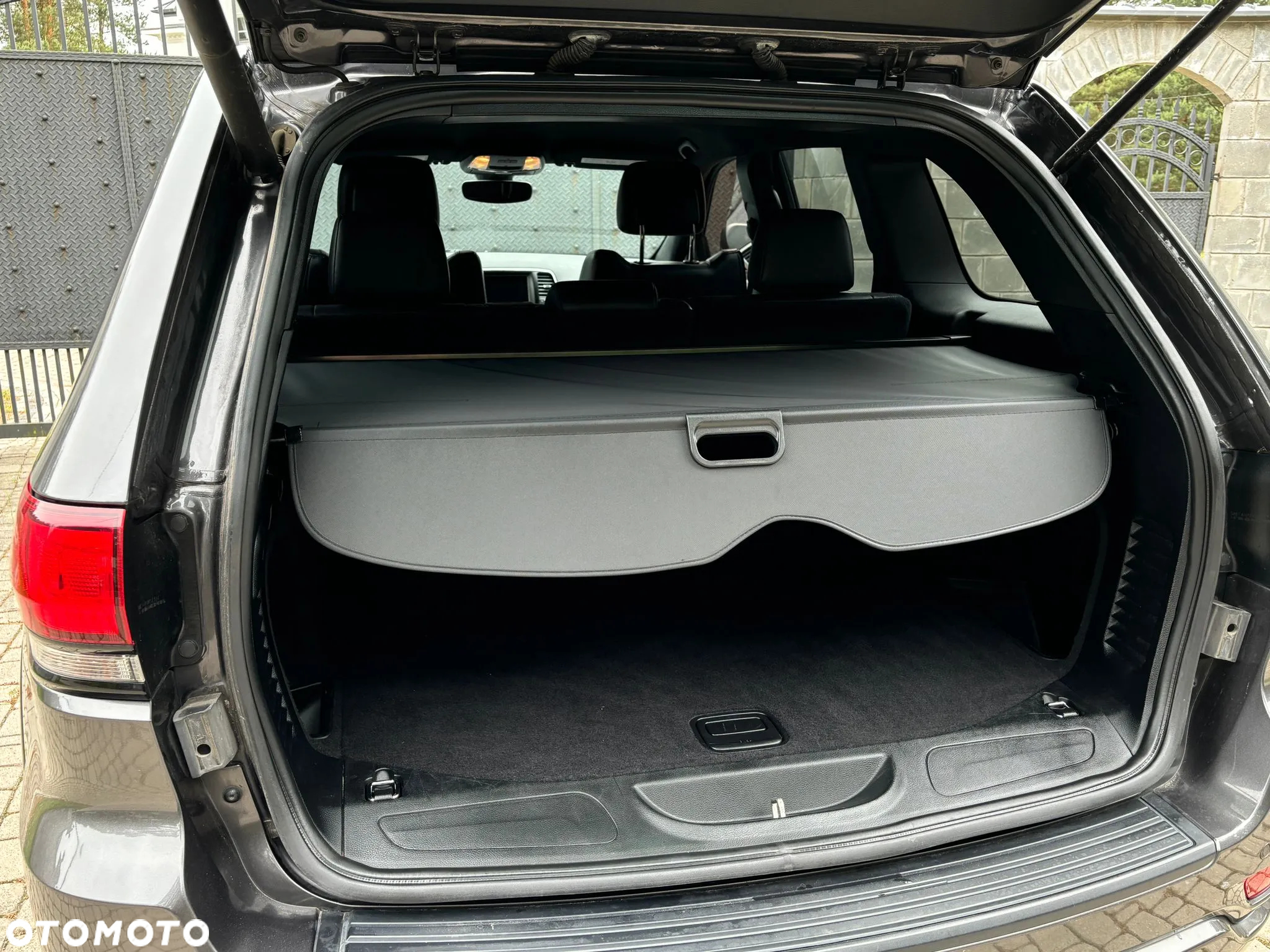 Jeep Cherokee - 30