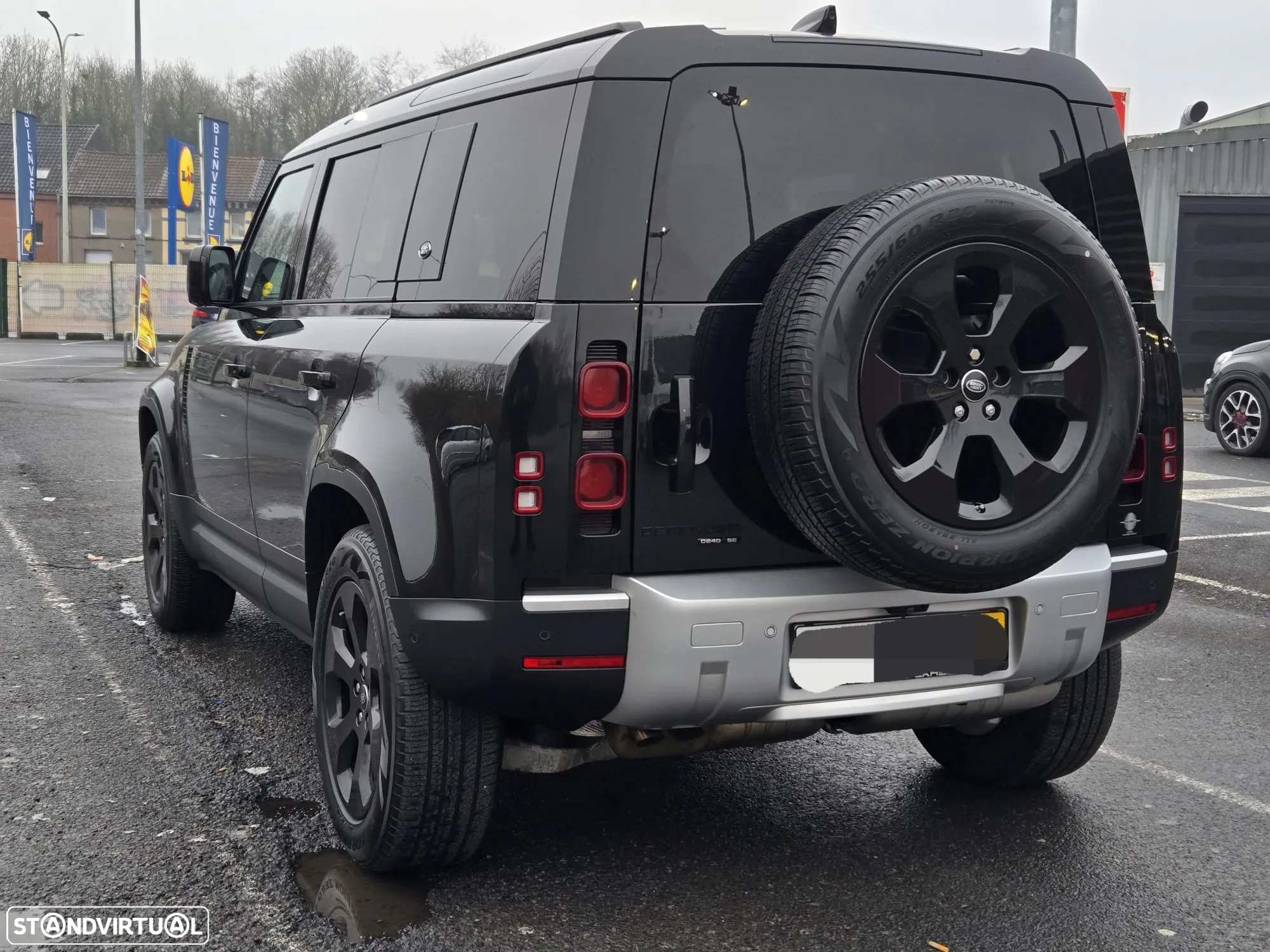 Land Rover Defender 110 D240 SE - 6