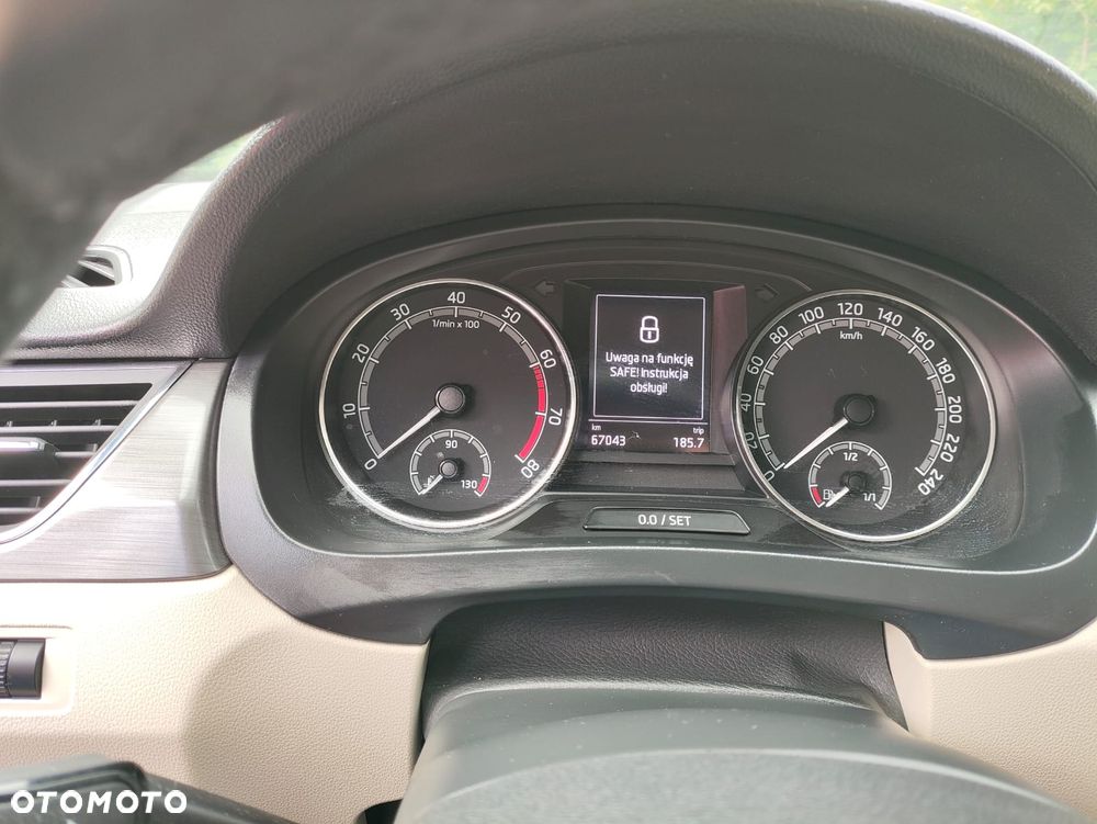 Skoda RAPID Spb 1.0 TSI Style DSG - 18
