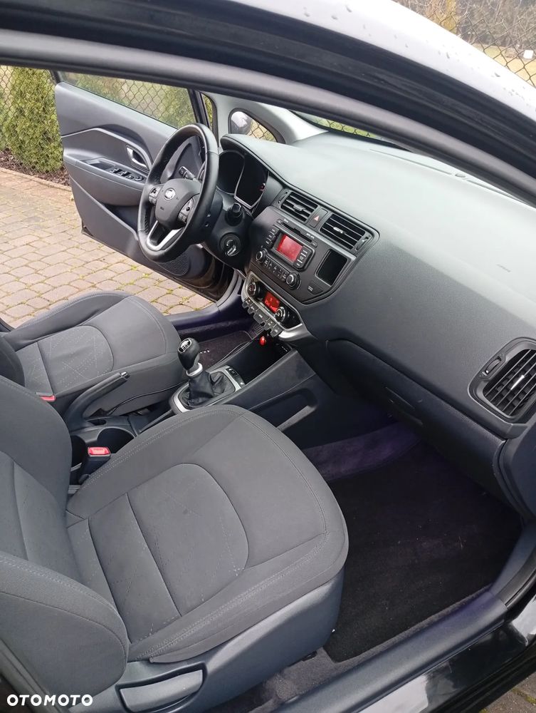 Kia Rio 1.4 Fifa World Cup Edition - 22