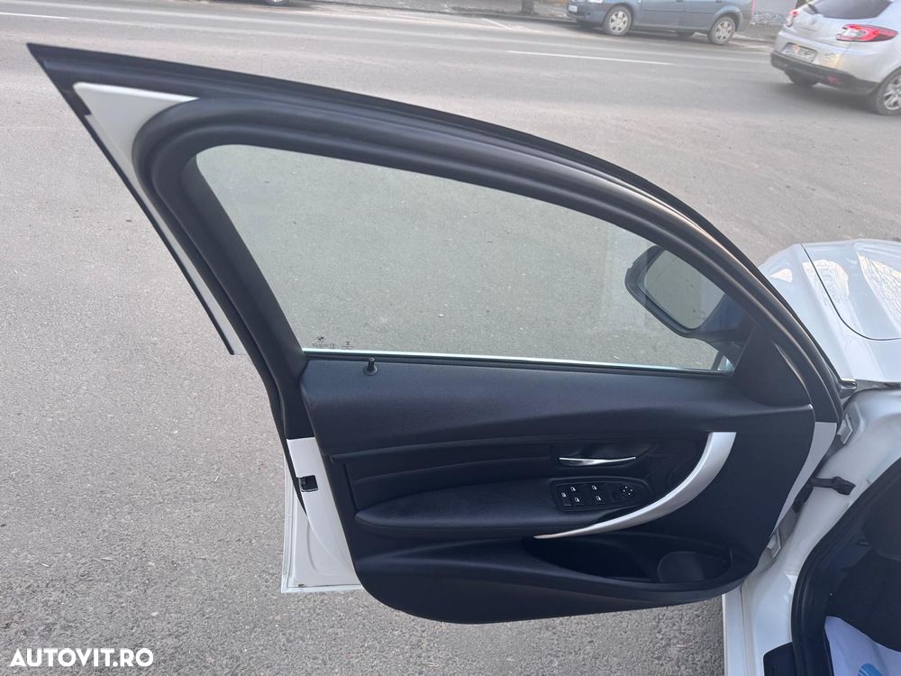 BMW Seria 3 316i Aut. - 14
