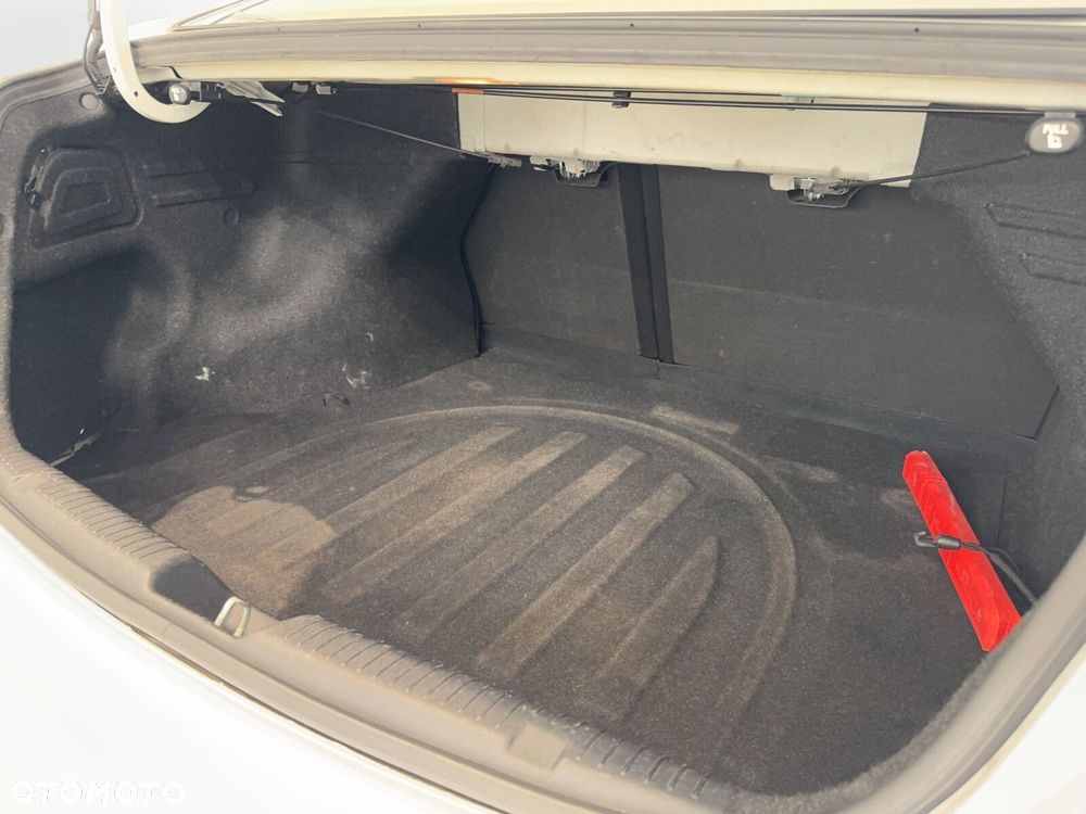 Hyundai Elantra 1.6 Classic + - 12