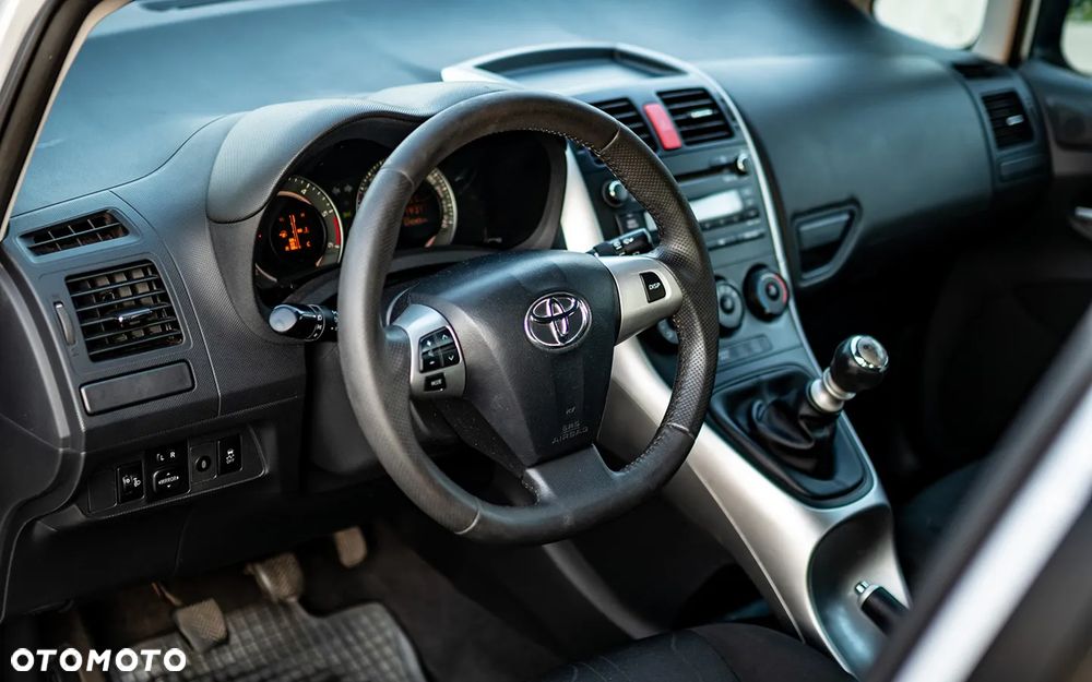 Toyota Auris 1.4 D-4D Luna EU5 - 13