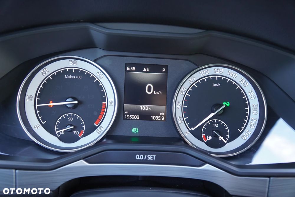 Skoda Superb 1.6 TDI Style DSG - 10