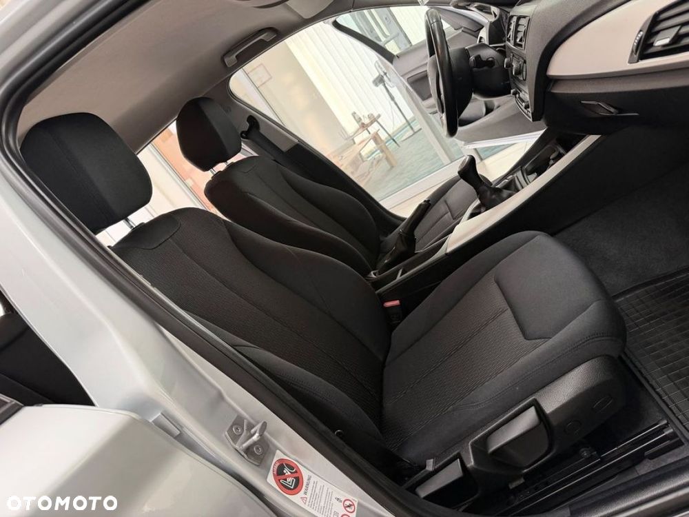 BMW Seria 1 114i - 25