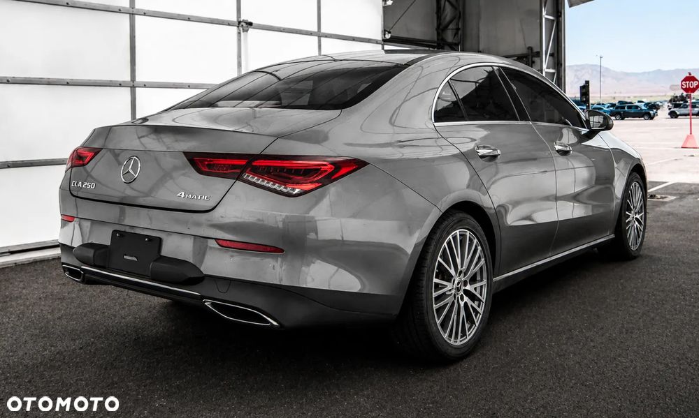 Mercedes-Benz CLA 250 4-Matic 7G-DCT - 3