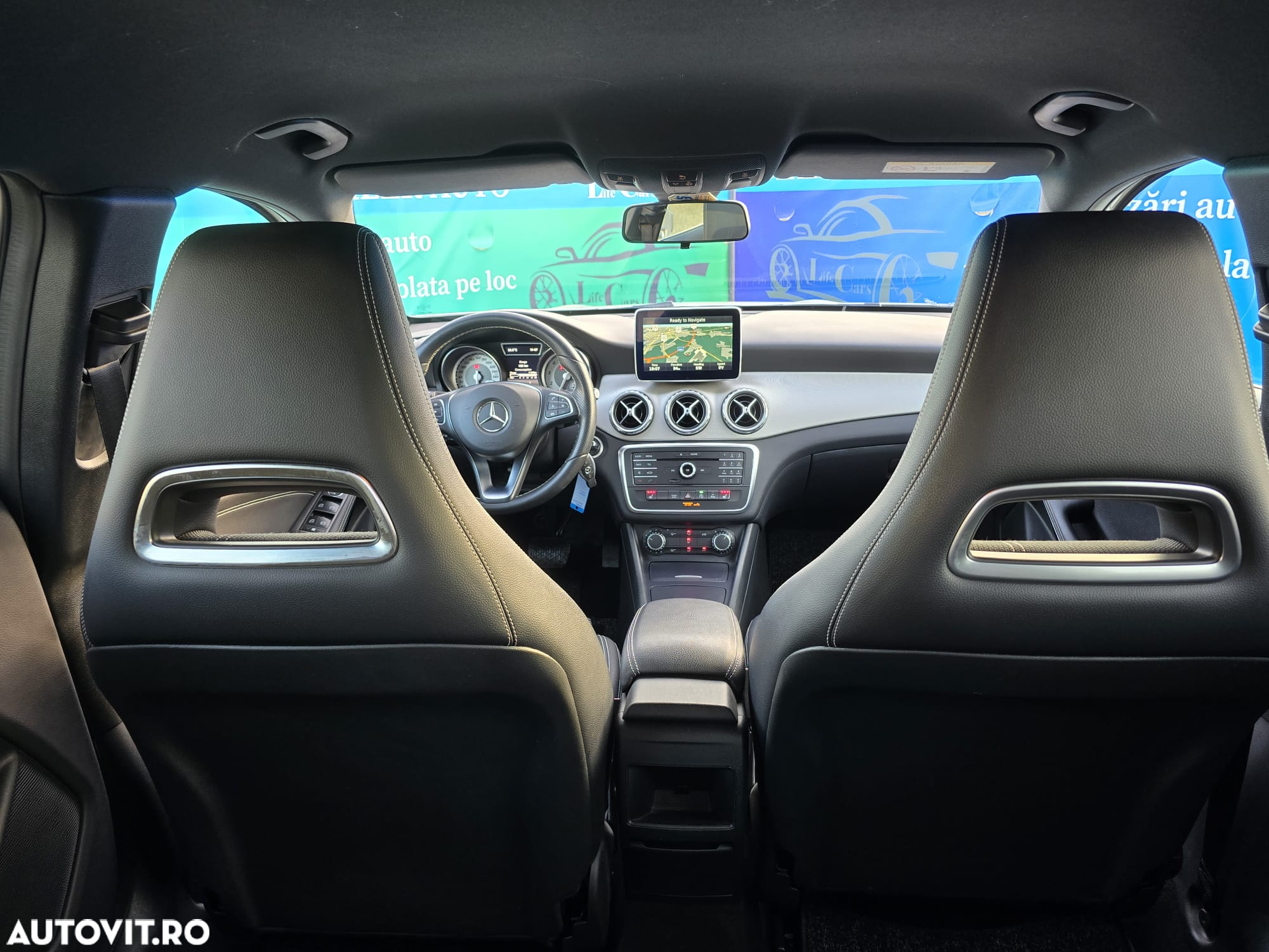 Mercedes-Benz GLA - 8