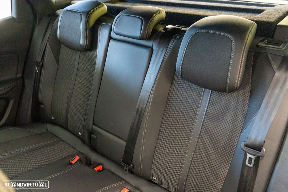 Peugeot 3008 1.6 Hybrid GT e-EAT8 - 11
