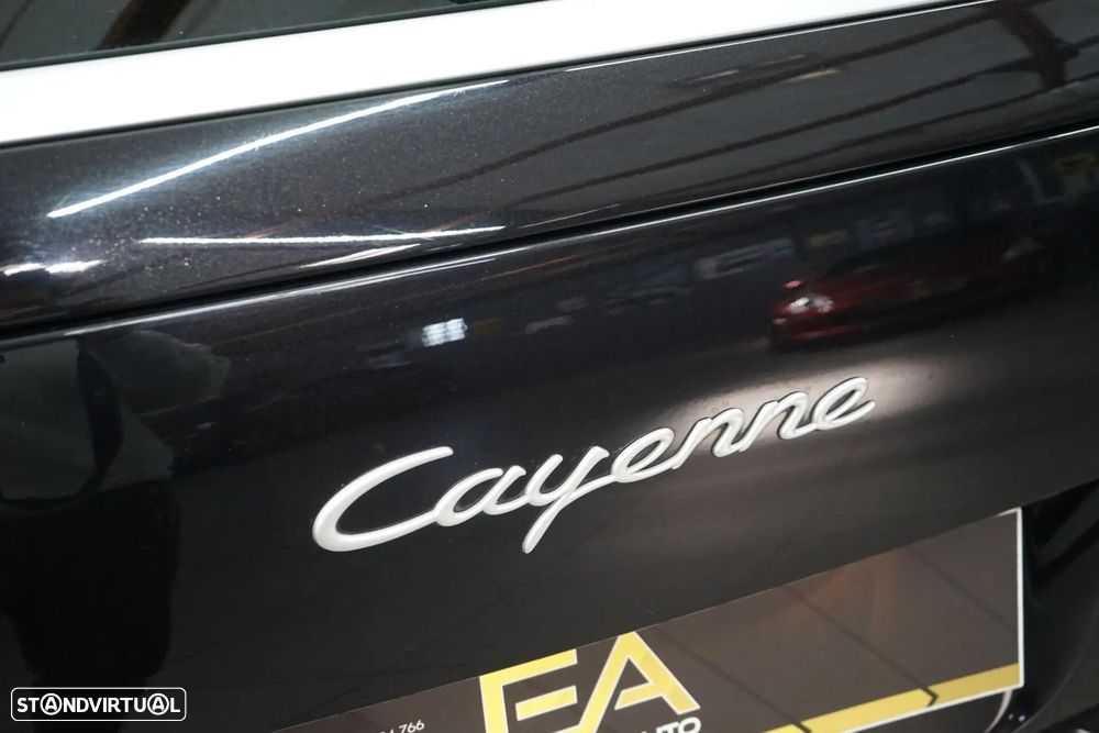 Porsche Cayenne Tiptronic — fotografia 13