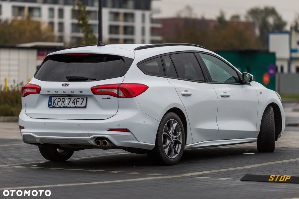 Ford Focus 1.0 EcoBoost Hybrid ST-LINE - 10