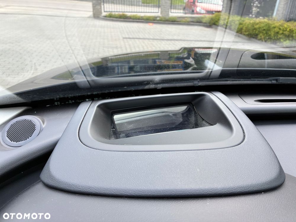 Jaguar XE 20d AWD Portfolio - 19