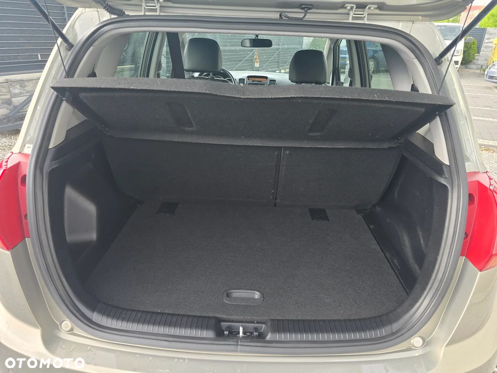 Kia Venga 1.4 CVVT Business Line - 12