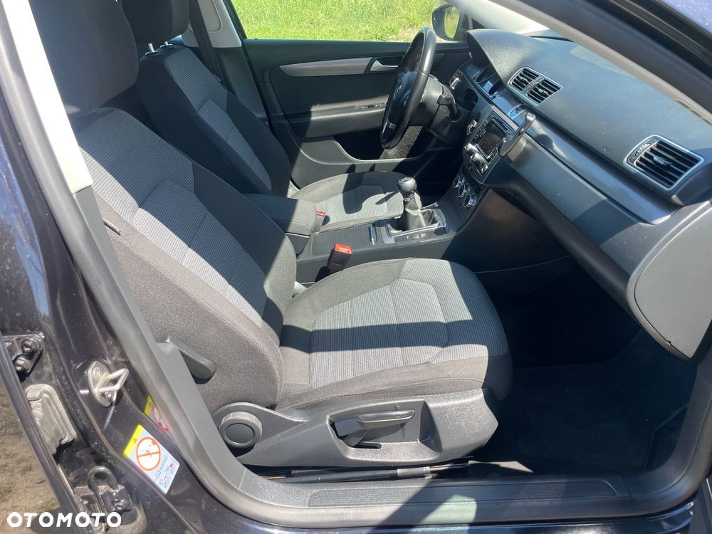 Volkswagen Passat 2.0 TDI DPF BlueMotion Technology Comfortline - 27