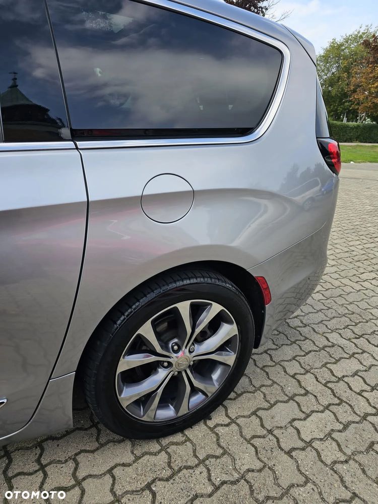 Chrysler Pacifica - 5