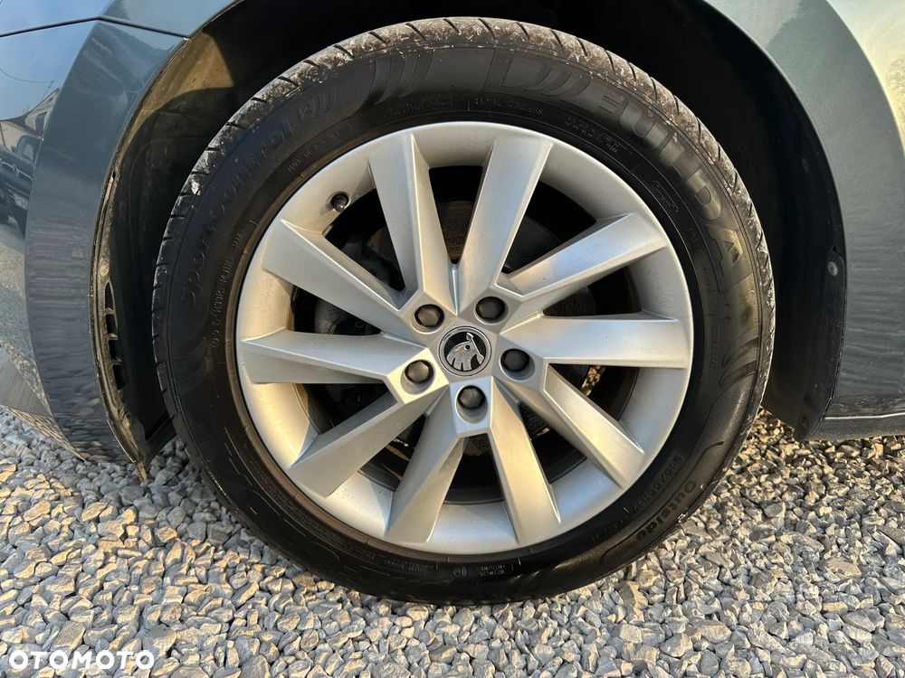 Skoda Superb 2.0 TDI SCR Style DSG - 32