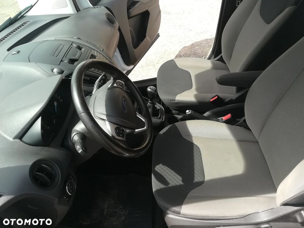 Ford Tourneo Courier - 11