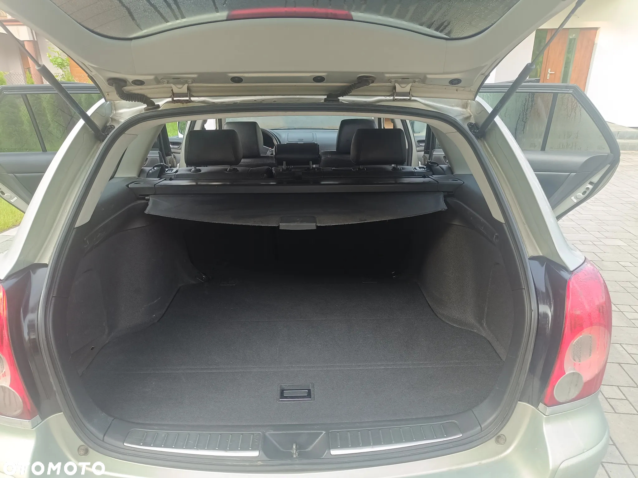 Toyota Avensis 2.0 D-4D Sol+NAVI - 21