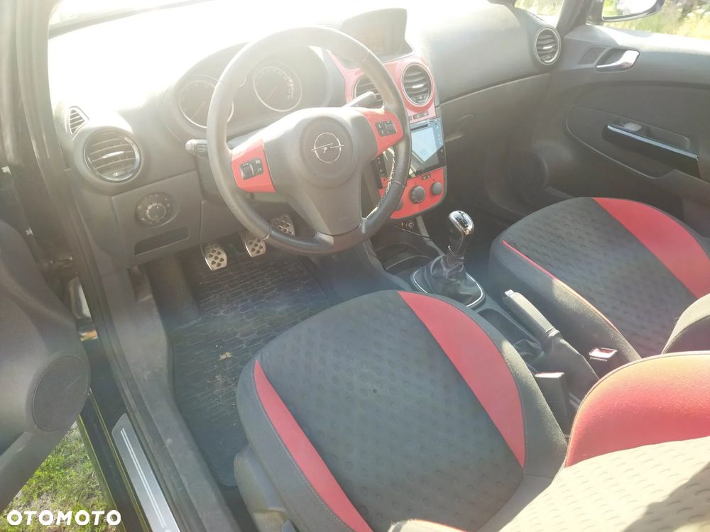 Opel Corsa 1.6 Turbo GSi - 9