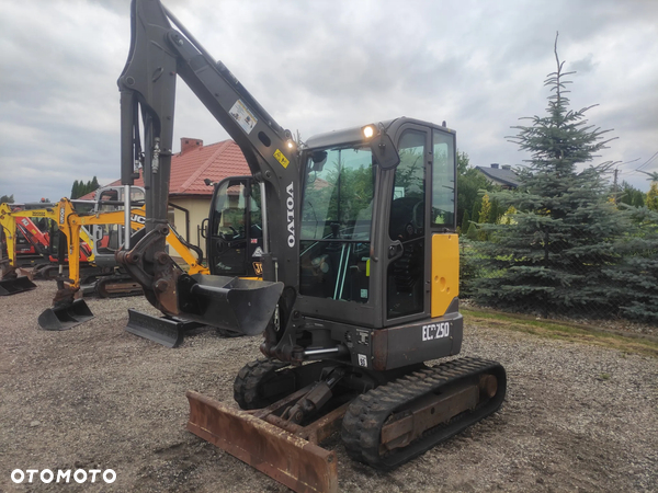 Volvo ECR 25 D  Kubota CAT Yanmar Takeuchi Neuson Wacer