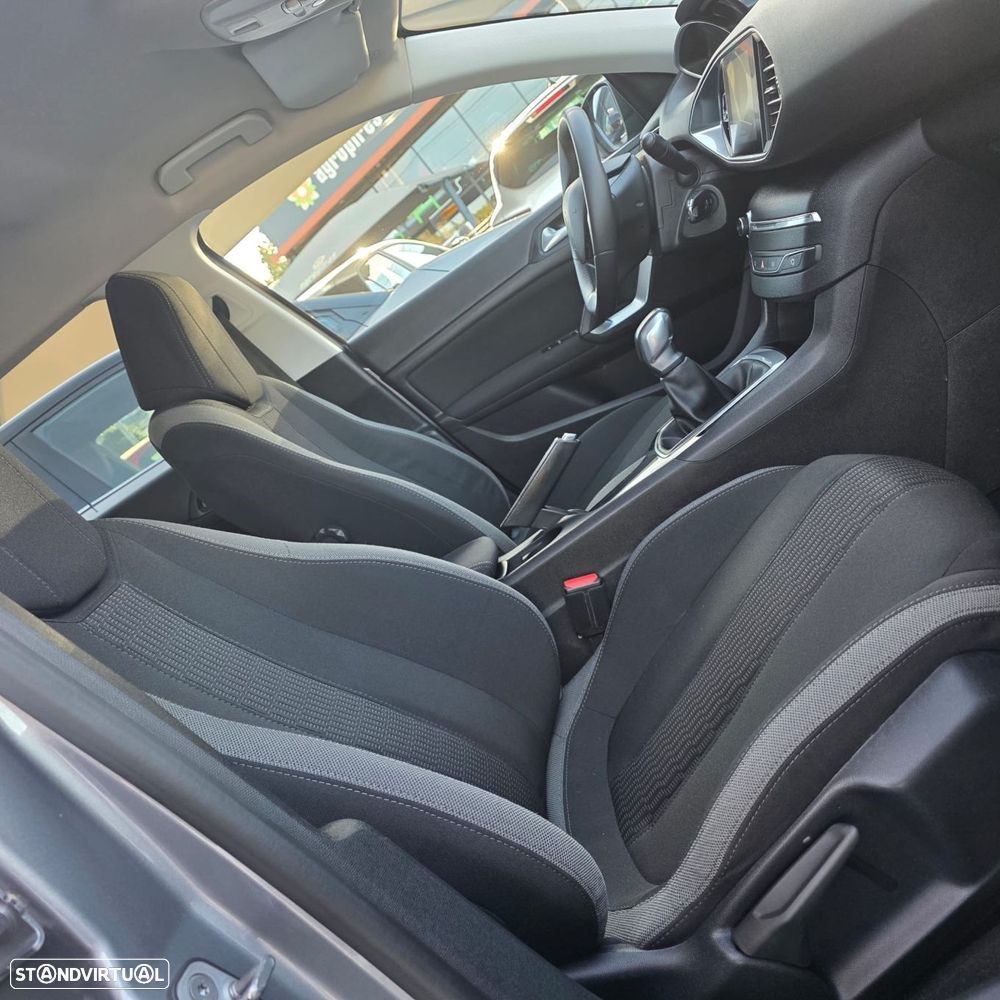 Peugeot 308 1.6 BlueHDi Style J17 - 28