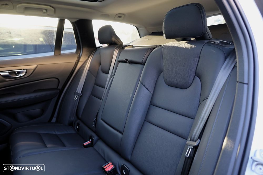 Volvo V60 2.0 T6 AWD TE Plus Dark - 12