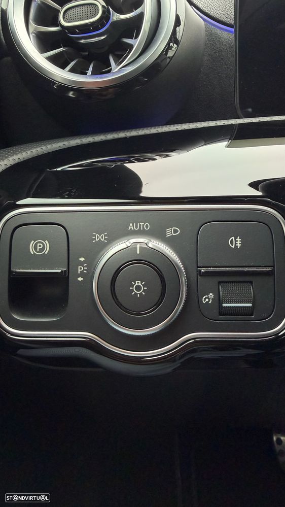 Mercedes-Benz A 250 e AMG Line - 20