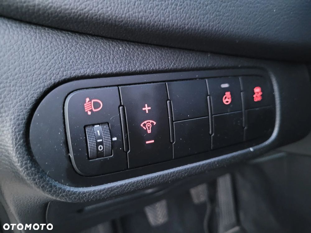 Kia Carens 1.6 GDI Dream Team Edition - 11