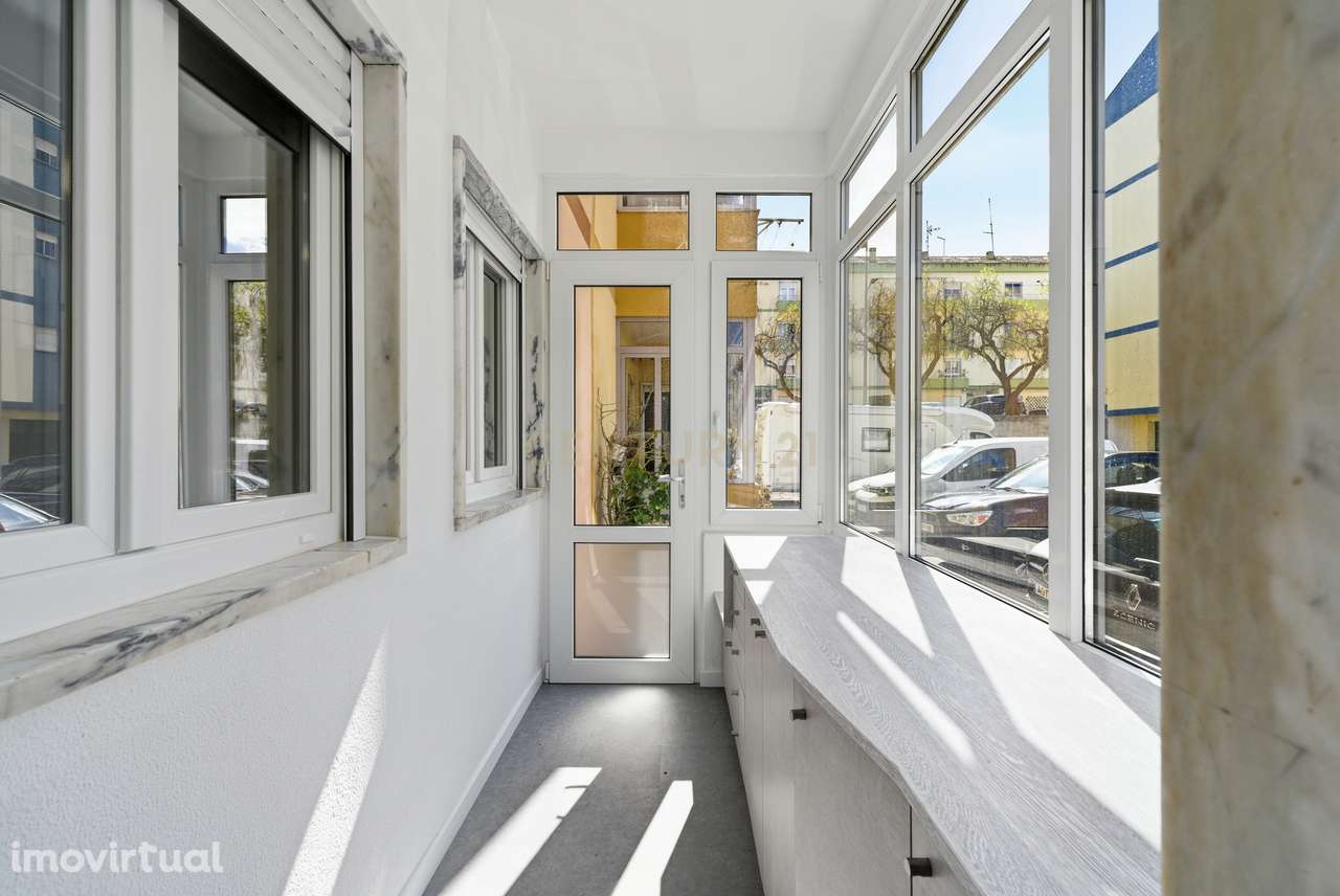 Apartamento moderno e renovado com três quartos no centro da Lourinhã - Grande imagem: 2/29