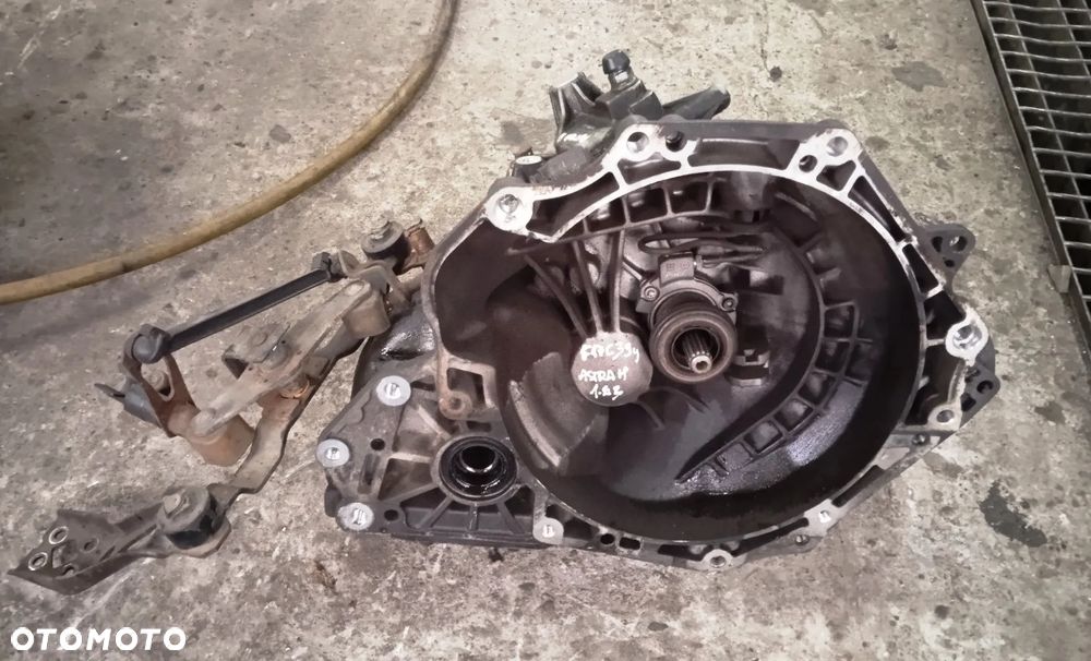 Skrzynia biegów  Opel Astra III H 1.6 B F17C394 - 4