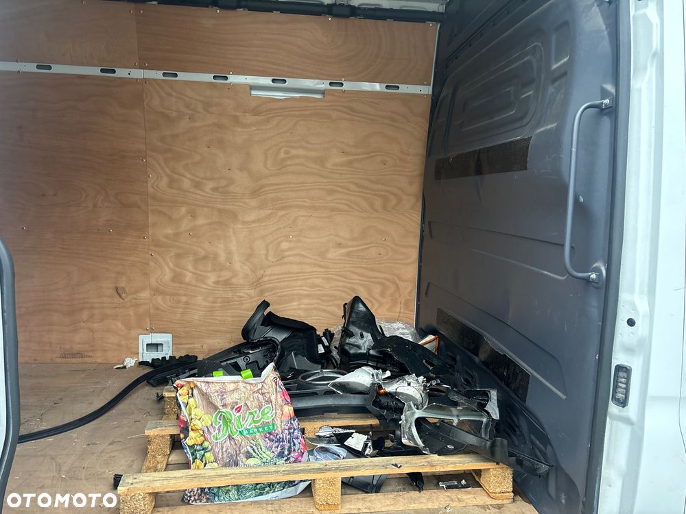 Mercedes-Benz Sprinter - 10