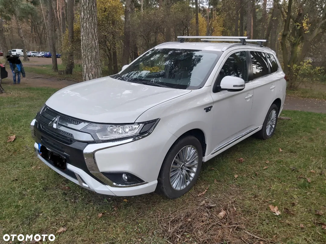 Mitsubishi Outlander - 2