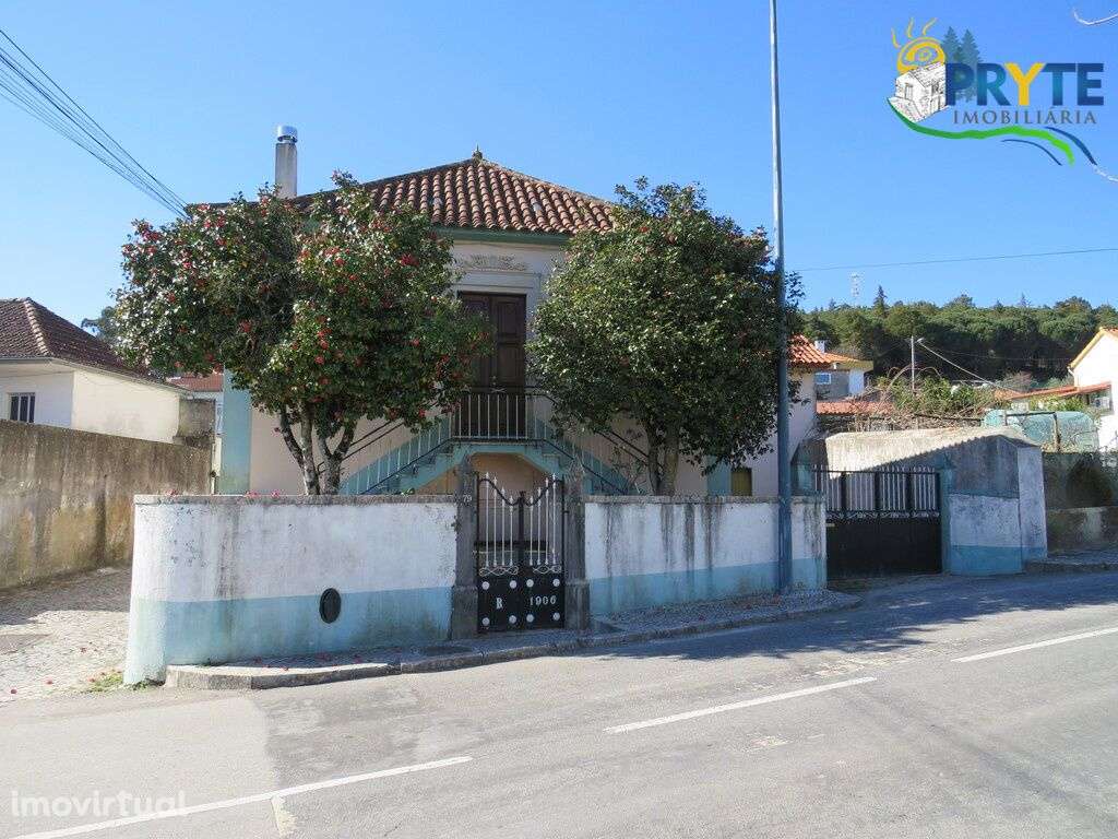 Moradia de tipologia T4 situada em Figueiró dos Vinhos - Grande imagem: 2/36