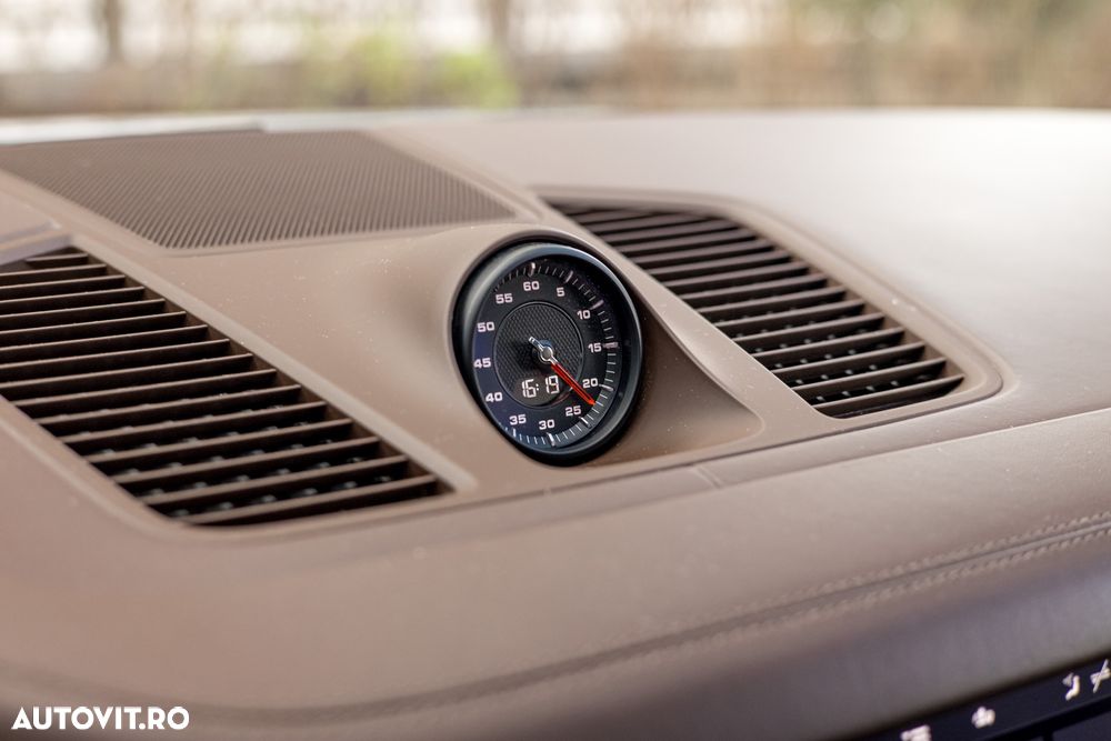 Porsche Cayenne - 27