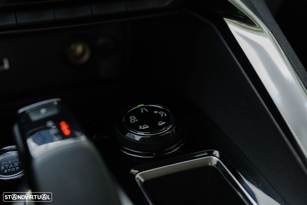 Peugeot 3008 1.2 PureTech Allure EAT8 - 29