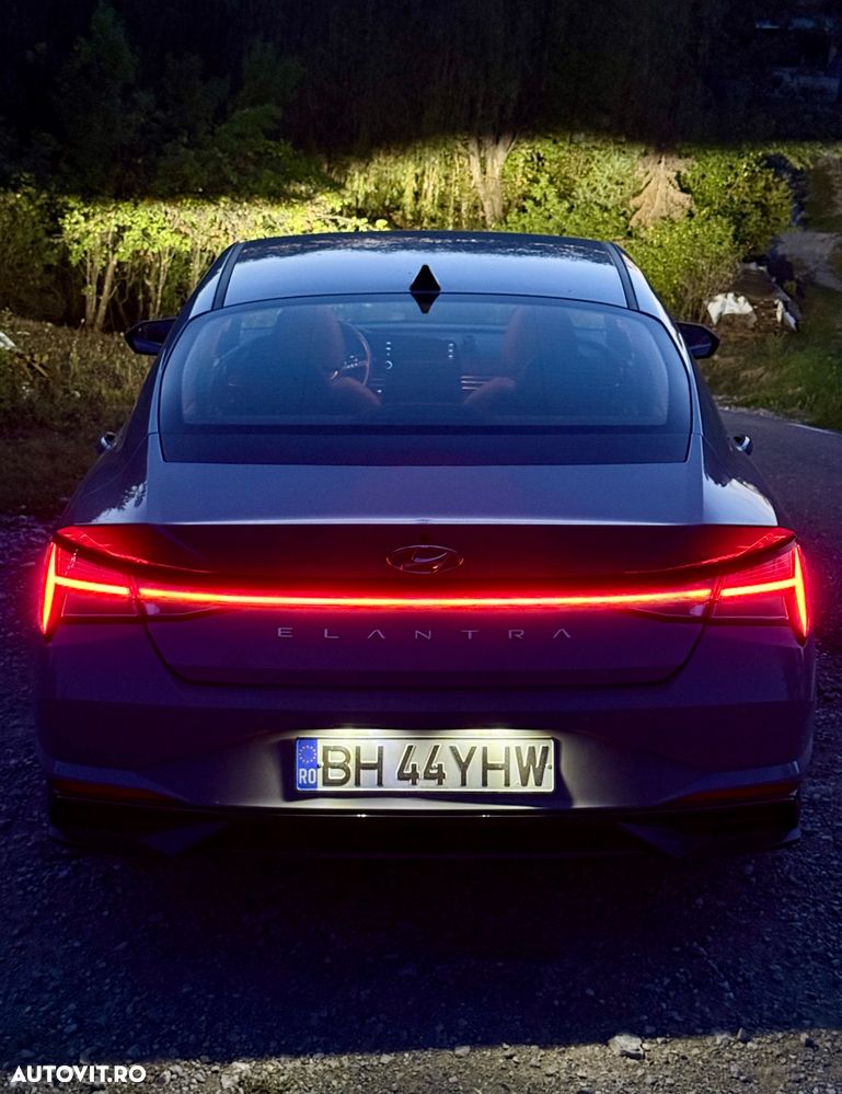 Hyundai Elantra - 5