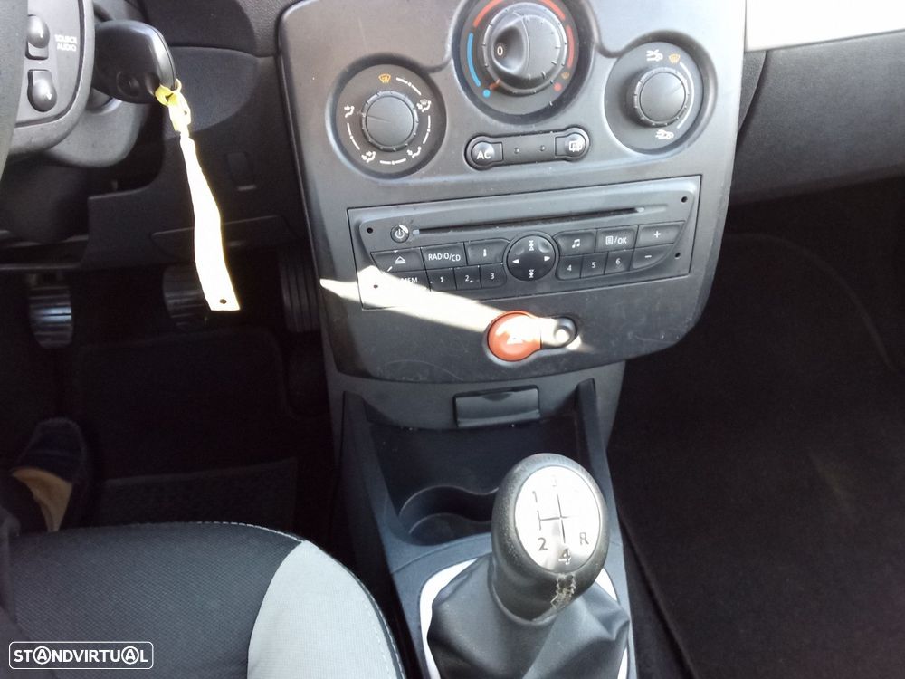 Renault Clio Break 1.2 16V GT - 15