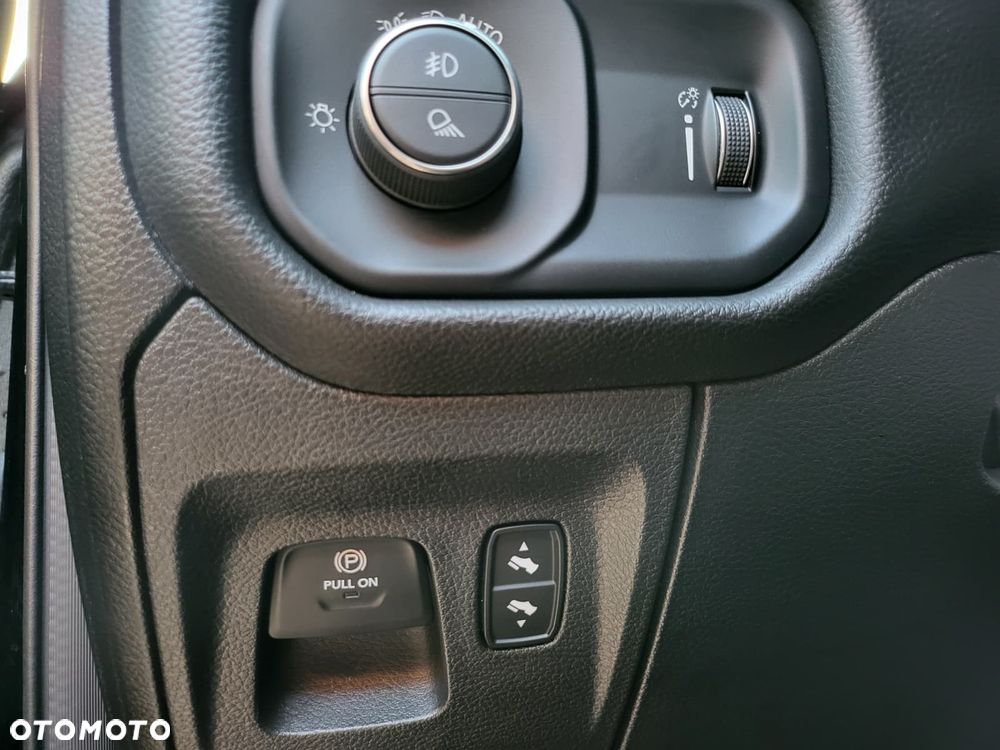 RAM 1500 5.7 Crew Cab Shortbed Bighorn Black - 20