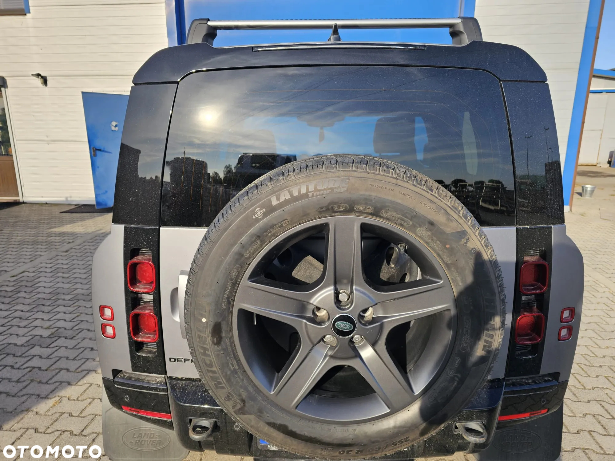 Land Rover Defender - 10