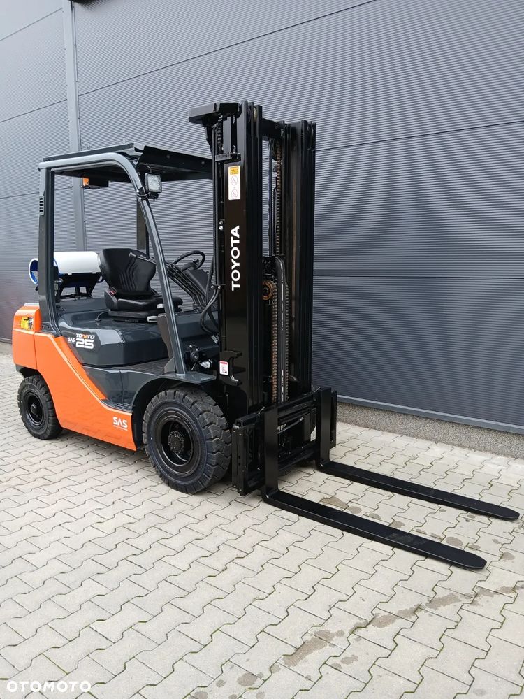 Toyota 02-8FGF25 - 3