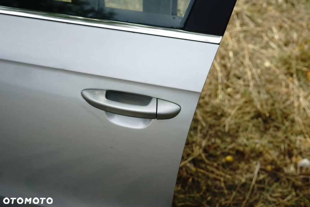 Drzwi przód przednie prawe VW Passat B7 Sedan LA7W - 6