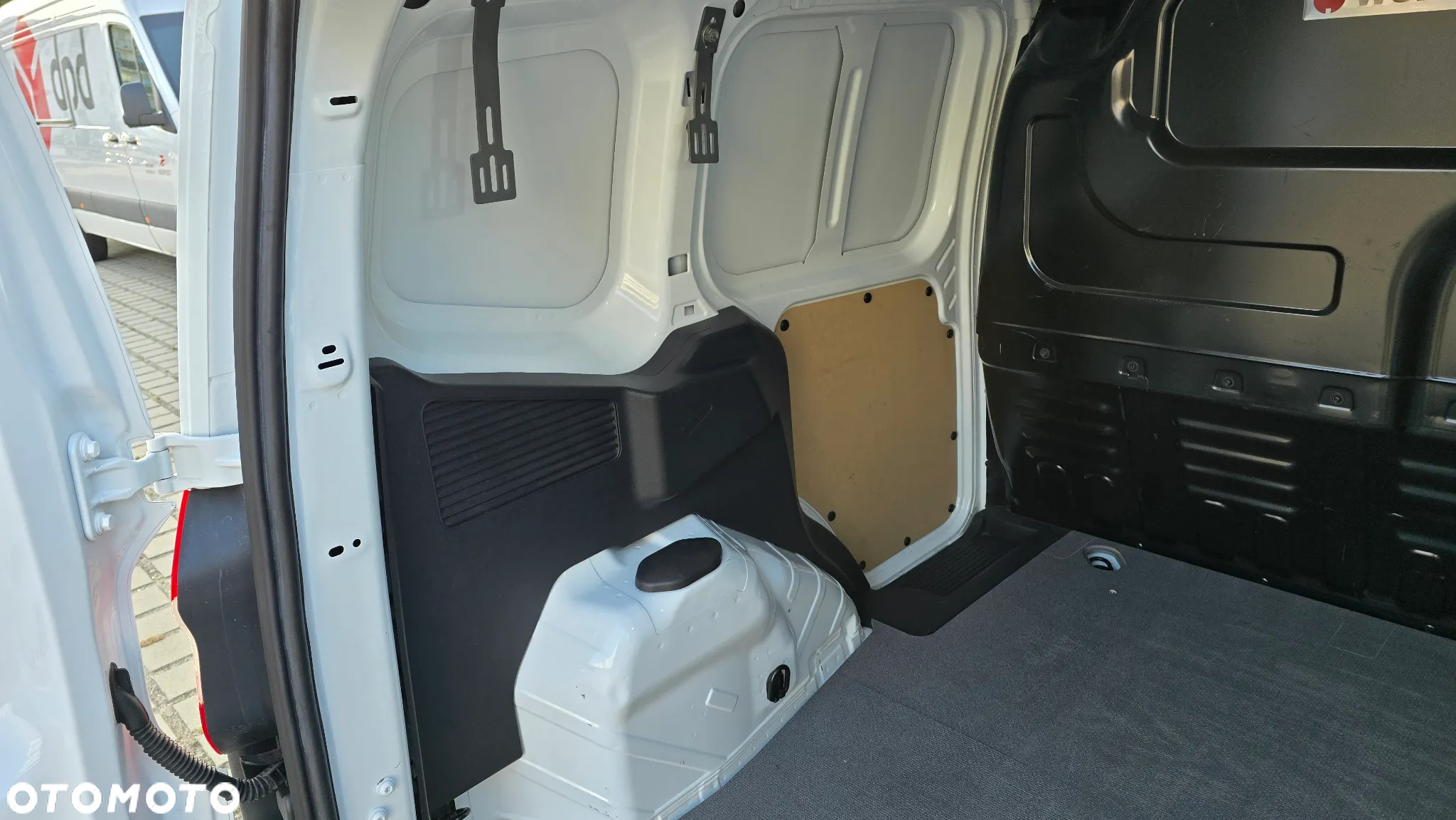 Ford Transit Courier - 24